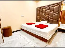 Near Mahakal Temple Hotel S U N # c !Ujjain,Near Railway station -Fully Air conditioned Rooms And Spacious, with Wifi And Parking- BEST HOTEL IN UJJAIN