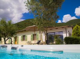 拉卡斯那迪奥帕克农家乐，位于诺尔恰的酒店