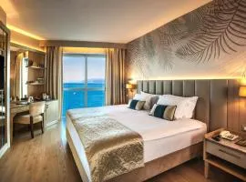 Charisma De Luxe Hotel