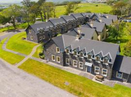 Dingle Courtyard Holiday Homes 3 Bed Sleeps 6, ξενοδοχείο σε Dingle