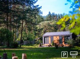 Wypoczynkowa Osada całoroczne ogrzewane domki 700m od Suntago Wręcza, hôtel à Wręcza