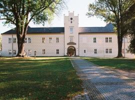 Zámek Spálené Poříčí, hotel v destinaci Spálené Poříčí