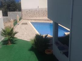 Villa climatisée piscine privée, hotell sihtkohas Toudja