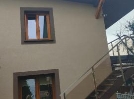 Zakątek Jodłowa、スヴァウキのホテル