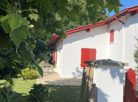 charmante maisonnette tout confort avec sauna, hotel en Bidache