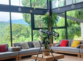 Mansion en Granja Orgánica Piscina Climatizada, hotel in Santa Fe