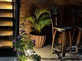 Home Away From Home、キングストンのホテル