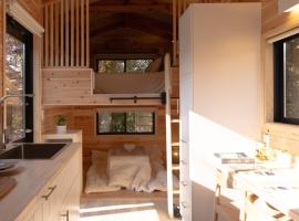 Tiny Homes & Sauna NOZAWA, hotel en Iiyama