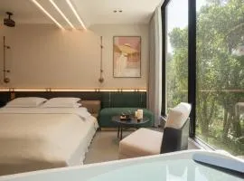 Jinghong Jianghe Yijing Resort Hotel