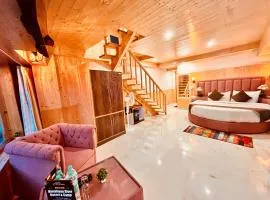 Himalayan Fort Resort, Manali - !! Riverside Property !! Big Garden with Bonfire !! Guest Preferred !! Scenic River & Mountain View !! Big Parking !! Luxury Balcony Rooms !! Playing Zone !! Property of the Year