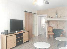 chez Émile côté face maison entière, 3 chambres, 2 salles de bains,jardin et terrasse, hotel in Humes