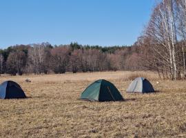 Pole namiotowe Chesterfield, hotel v destinaci Komorów