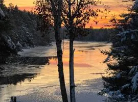 MoonLight Treehouse At Belgrade Hospitality