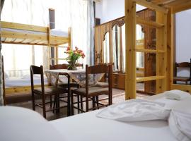 Univers Hostel, ξενοδοχείο σε Berat