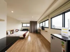 L.A. Tower Hotel