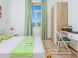 Riva Guesthouse, ξενοδοχείο σε Tivat