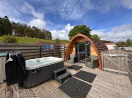 Queensland Holiday Park - Glamping in South West Scotland, Hotel in Barrhill