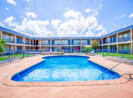 Castle inn & suites by OYO Lawton, ξενοδοχείο σε Lawton