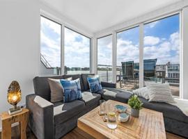 Schwimmendes Ferienhaus Swimming Lounge, hotel in Kappeln