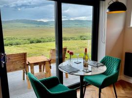Luxury One Bedroom Cabin - Heatherbank Cabin, hotel en Portree