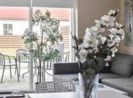 Bøtøstrand ferielejlighed 6, hotel v destinaci Bøtø By