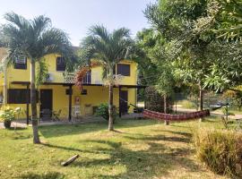 Au Petit Canal Fleuri, hotel v destinaci Rémiré