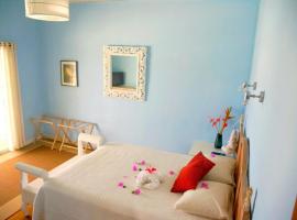 Barefoot Suites、Arnos Valeのホテル