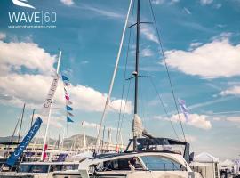 Luxury Floating Penthouse Private Yacht & Charter, hotel u gradu Honduras