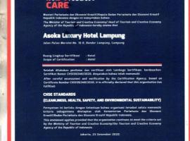 Asoka Luxury Hotel, hotel in Tanjungkarang