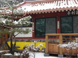 Chiak Moutain Hanok Pension, hotell sihtkohas Wonju