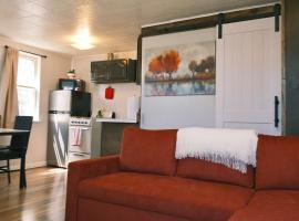 Stylish Cabin by Mackinac, hotel in Saint Ignace