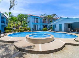 Coco - Laguna Azul Poolside Condo, hotel in Coco