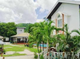 Beachfront Mansion and Seascape Villas Calatagan with Outdoor Pool, hotel v destinaci Calatagan