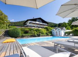 Hotel Garni Wurzer, hotel v destinaci Velden am Wörthersee