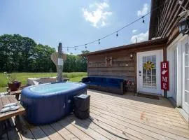 Smiths In-law suite! Pet friendly! Hot Tub!