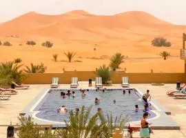 Hotel Camping Les Roses Des Dunes & Piscine