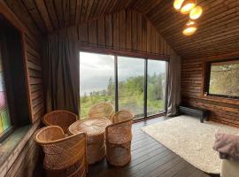 Forest Hideaway With Scenic View、Fiskåのホテル