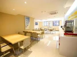 City Comfort Inn Wuhan South Lake Zhongnan University of Economics and Law Fashion City