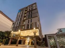 B2 Huai Khwang Premier Hotel