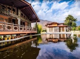 Terma Linca Resort and Spa, hotel en Tshalunang