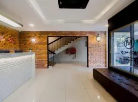 Monaco Boutique Hotel Sadong Jaya