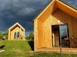 Glamping Happiness - Natural Pool & Wellness, hotel v destinaci Ribnica