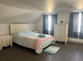Large room in private home, hotel v destinaci Rimouski