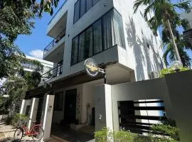 AhuraMazda Hotel