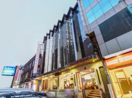 Airport La Sapphire Hotel & Restaurant, hotell sihtkohas New Delhi