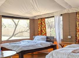 Double G safaris and Camp Mikumi, hotel v destinaci Mikumi National Park