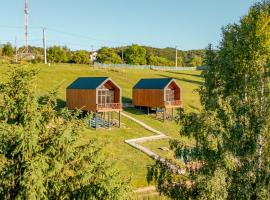 Suspended Tiny House, hotel in Drumu Carului