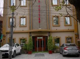 Nishaz Hotel