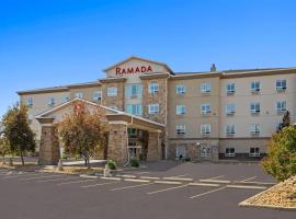 Ramada by Wyndham Drumheller Hotel & Suites, hotel u gradu Dramheler