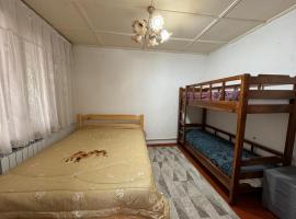 Дом на скале, hotel u gradu Naryn